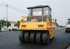 Features and advantages of pneumatic tyre roller